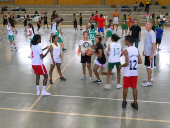 Coach Rick Walrond coaching in Medellín, Colombia